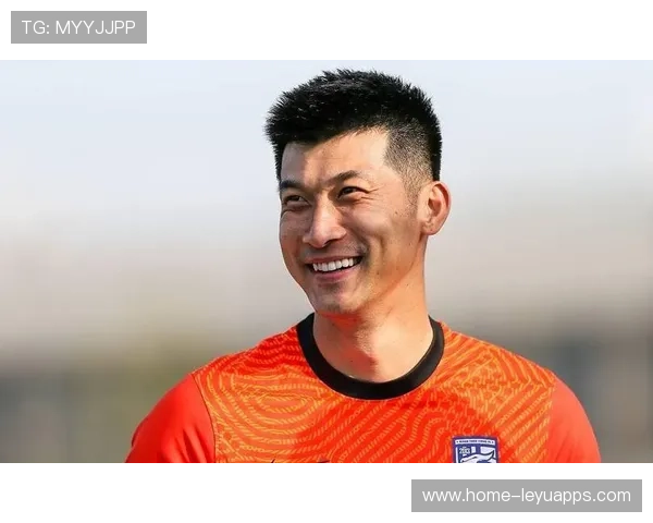 大连名宿队3-2击败港星队！刘殿座、谭龙状态不减，刘殿座转会大连人