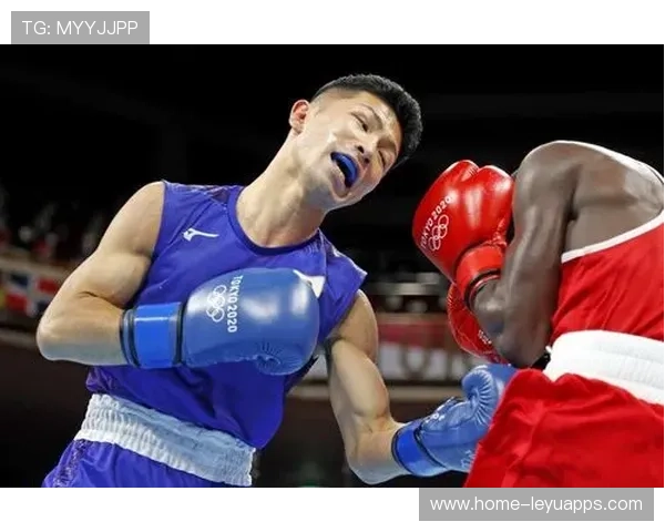 重拳命中肋骨，对手痛到跪地