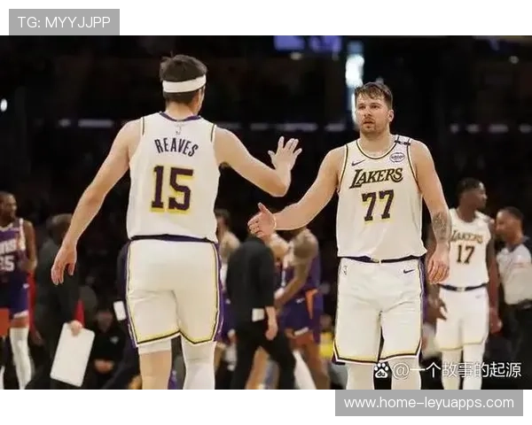 东契奇三双湖人胜热火，替补神将轰25+8+4断，东契奇加盟湖人