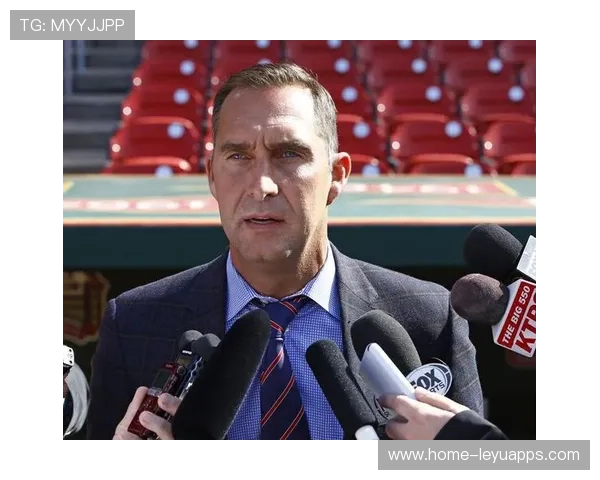 红雀四分卫受伤,球队战术陷入混乱,红雀 pan 红雀四分卫受伤,球队战术陷入混乱,红雀 pan