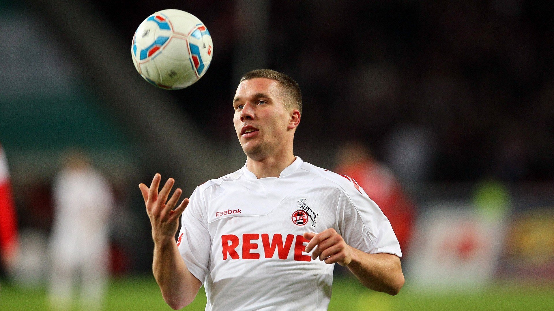 五大联赛裁判争议性判罚是否成为媒体热点话题,赛事裁判都来自哪里